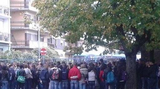 Studenti pendolari in rivolta: occupata l’Arst