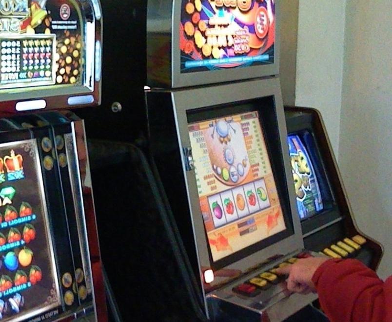 Assalto alle slot, caccia ai rapinatori del circolo Power 