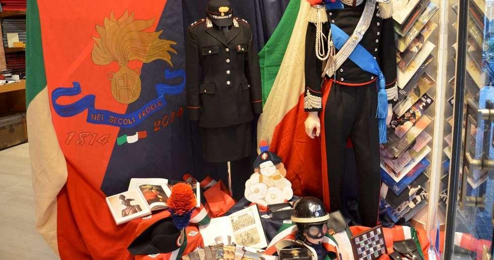 Vetrina a tema per i carabinieri