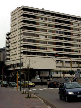 Rissa sfiorata ai palazzi Saia tra ragazzi romeni e studenti 