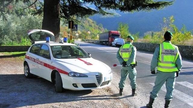 Una pattuglia della polizia provinciale