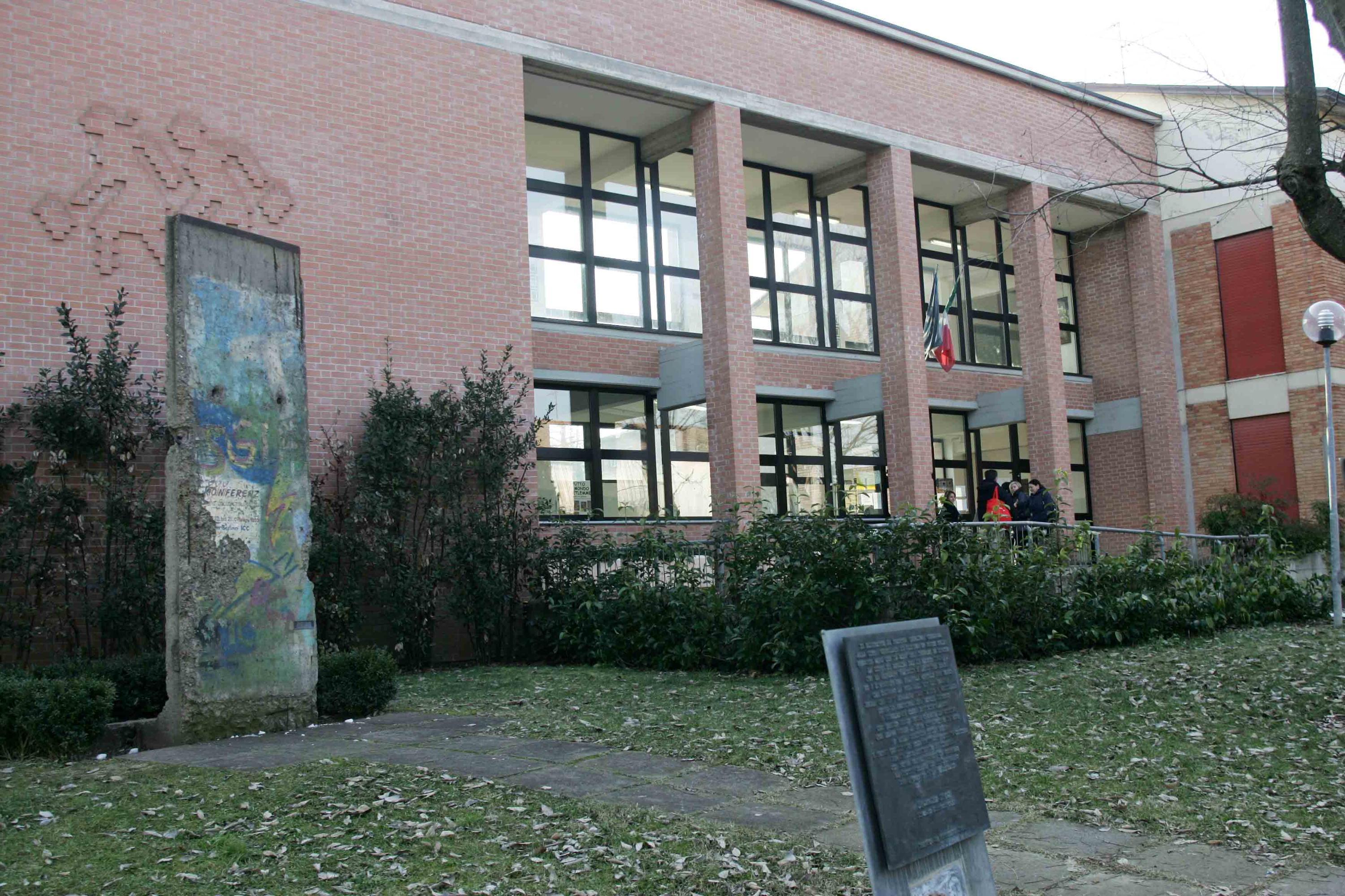 25 anni fa la caduta del muro di Berlino Un pezzo è custodito ad Albinea 