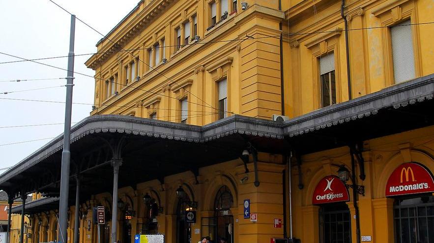 Lo colpì dopo le offese: patteggia