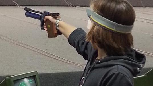 Una bimba con pistola e mira ai nazionali
