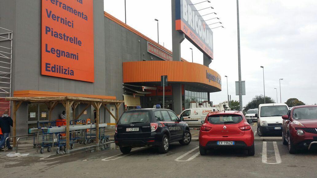 Il Bricoman di Sassari dove è stato scoperto il furto commesso da una coppia 