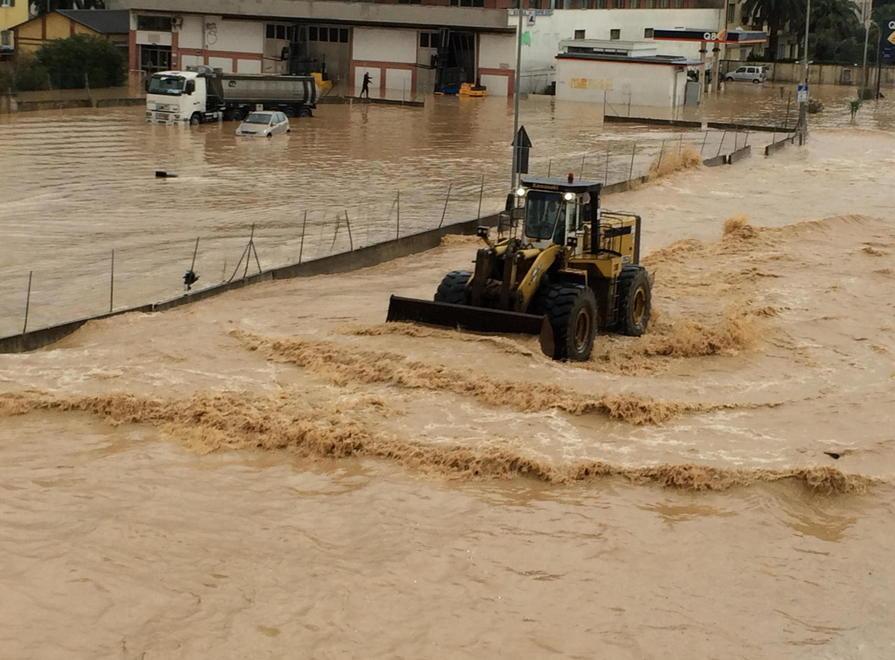 Il sindaco Zubbani: «Non fuggo, non lascio, non ho responsabilità» 