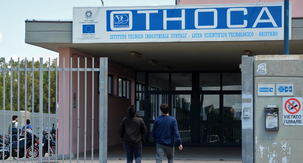 Accoltellò la compagna di scuola, le famiglie si parlano al processo 