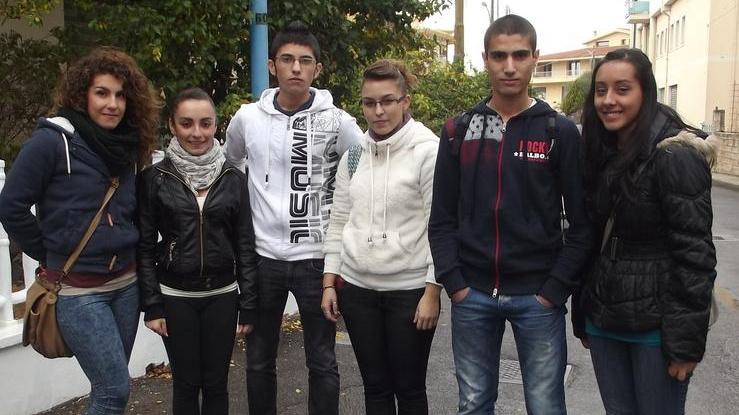 In piazza gli studenti pendolari