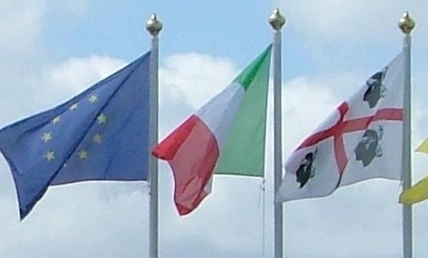 Ladri in azione: rubata la bandiera d’Italia