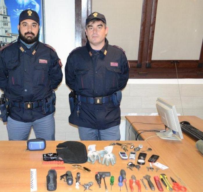 Per due volte viene fermato con un kit da scassinatore