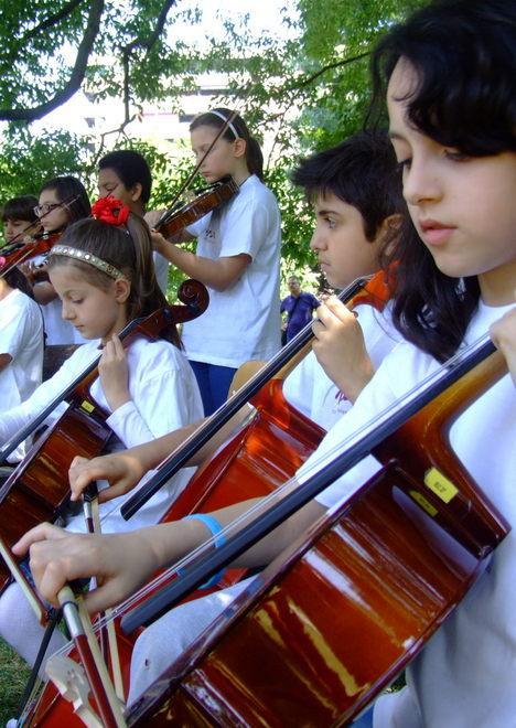 L’orchestra dei bimbi del Mus-e a Bologna