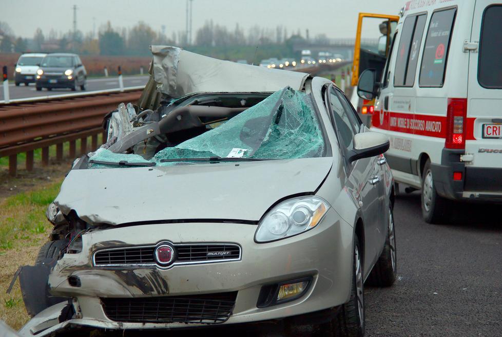 Schianto in A22, conducente ferito 