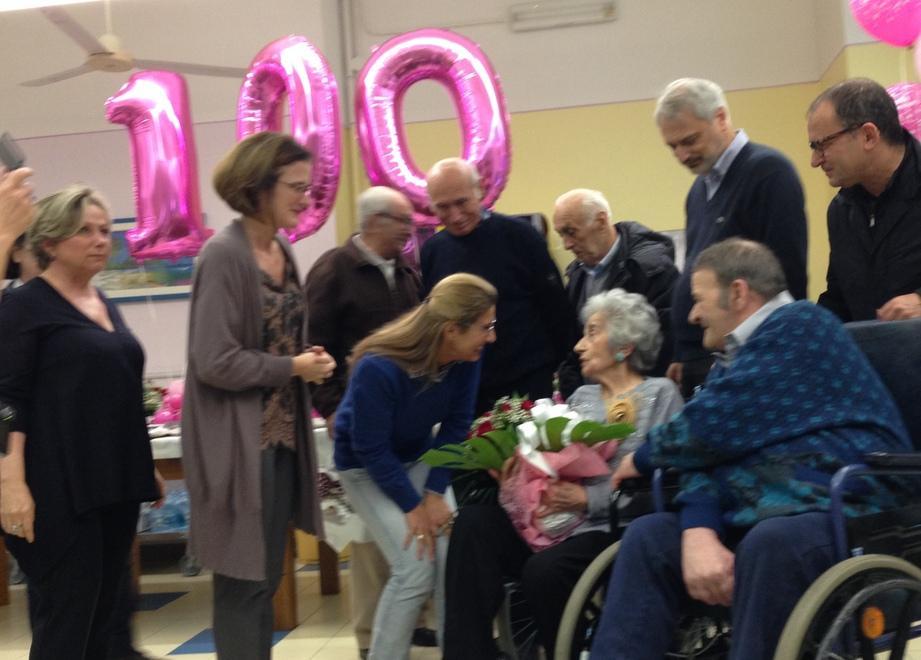 Festa per i 100 anni della prof Zanni 