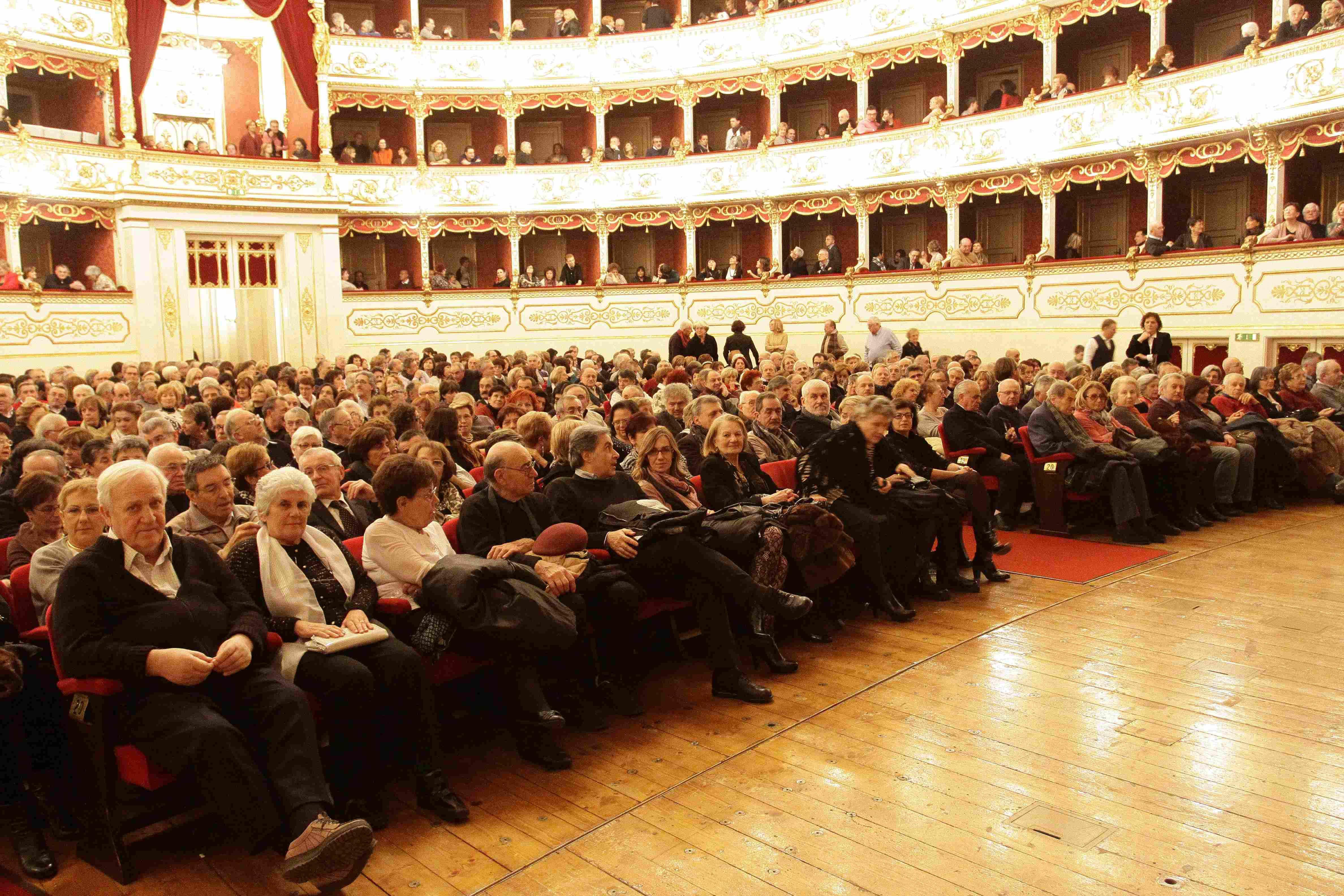 Le imprese di Odysseo al Valli per la Caritas 