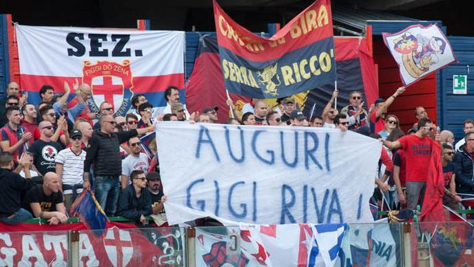 Due minuti di applausi per Riva, striscione dei genoani
