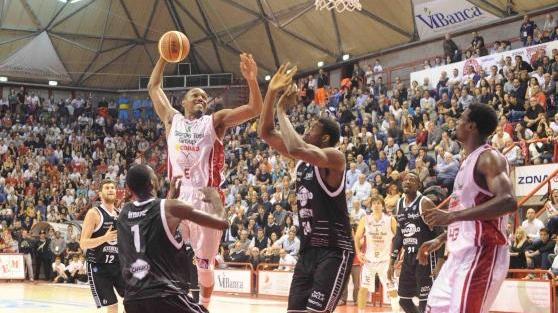Un'azione della Giorgio Tesi Group Pistoia Basket