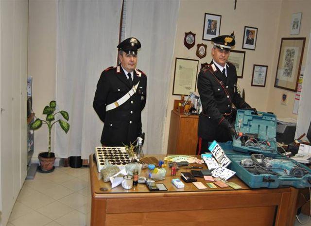 Gli oggetti rubati trovati a casa di Davide Pirisi assieme alle piante di cannabis