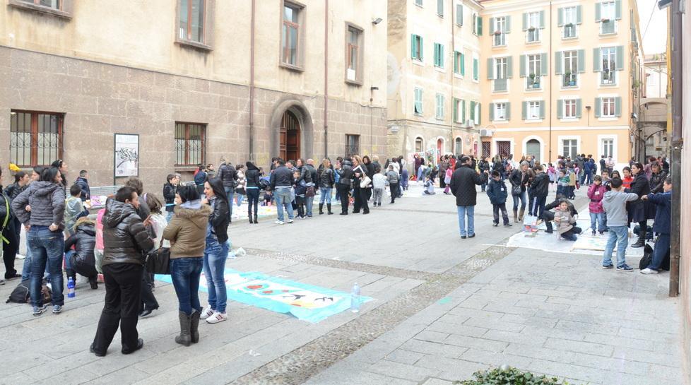 Video su Fb: genitori e figli si riappropriano della piazza