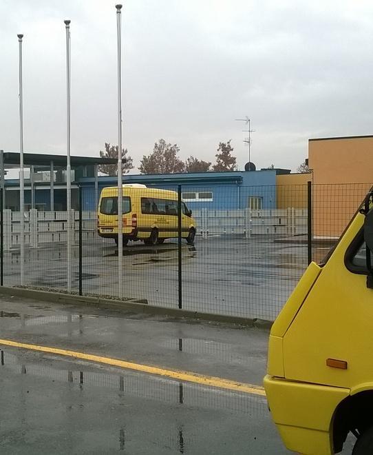 Assemblea, scuole chiuse e intanto piove in classe 