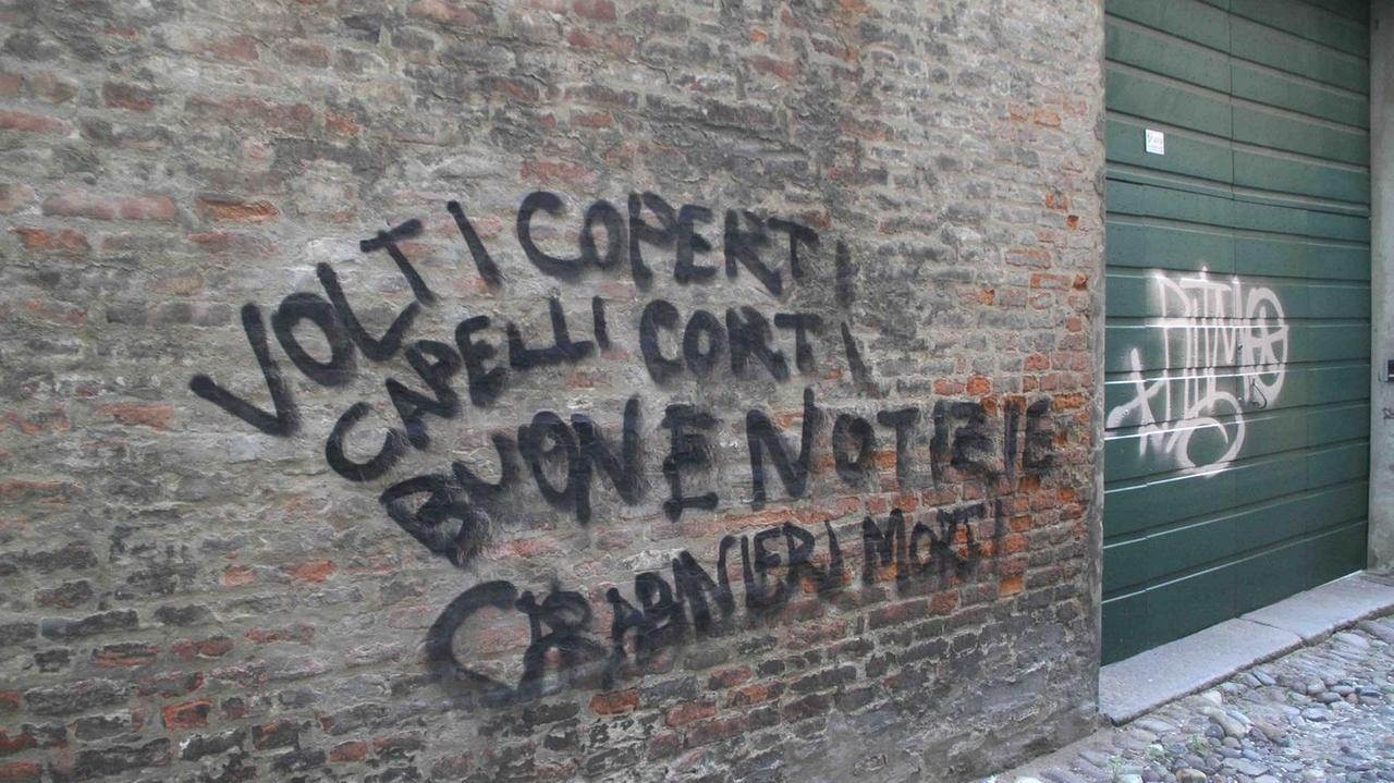 Un'altra delle scritte apparse in centro