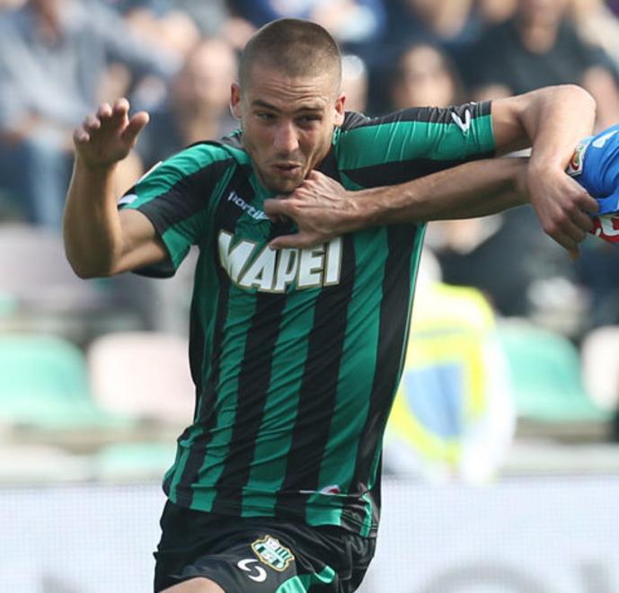 Sassuolo, Pavoletti sesta punta triste con la valigia in mano 