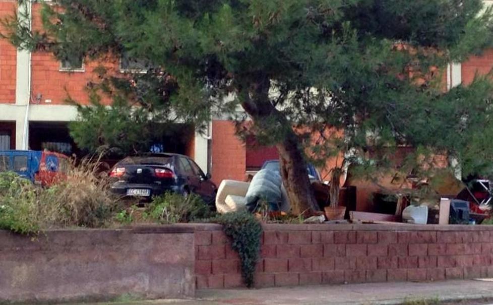 Rifiuti ingombranti in viale delle Vigne