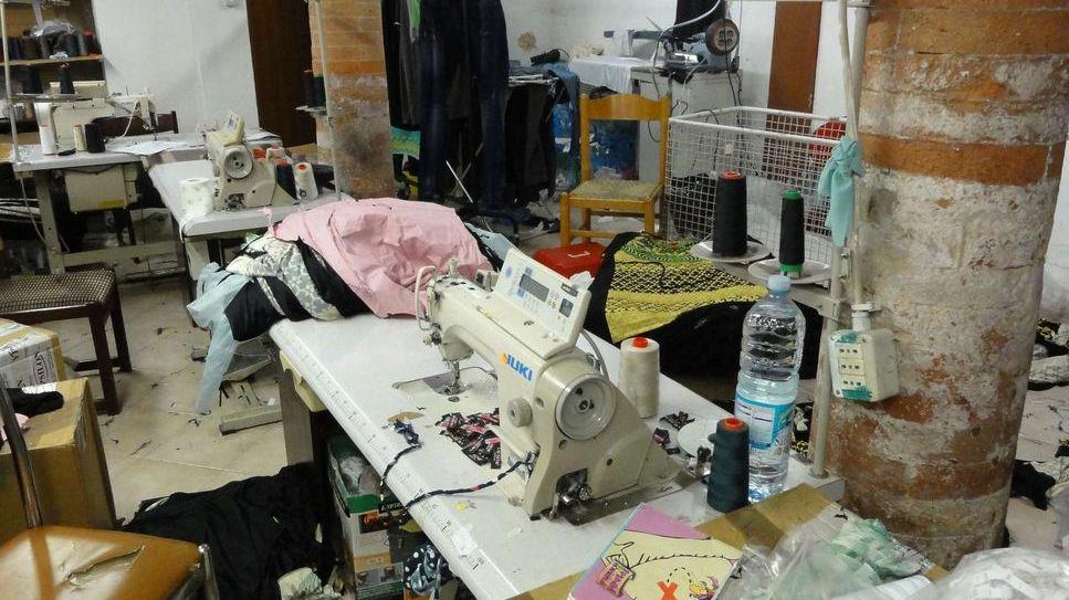 Chiusi laboratori tessili: lavoro nero e clandestini
