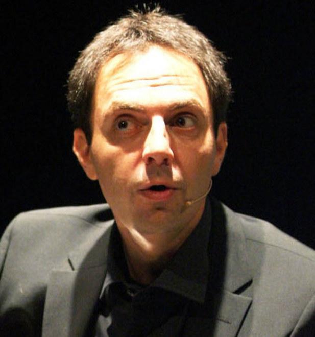 Neri Marcorè in “Beatles Submarine”