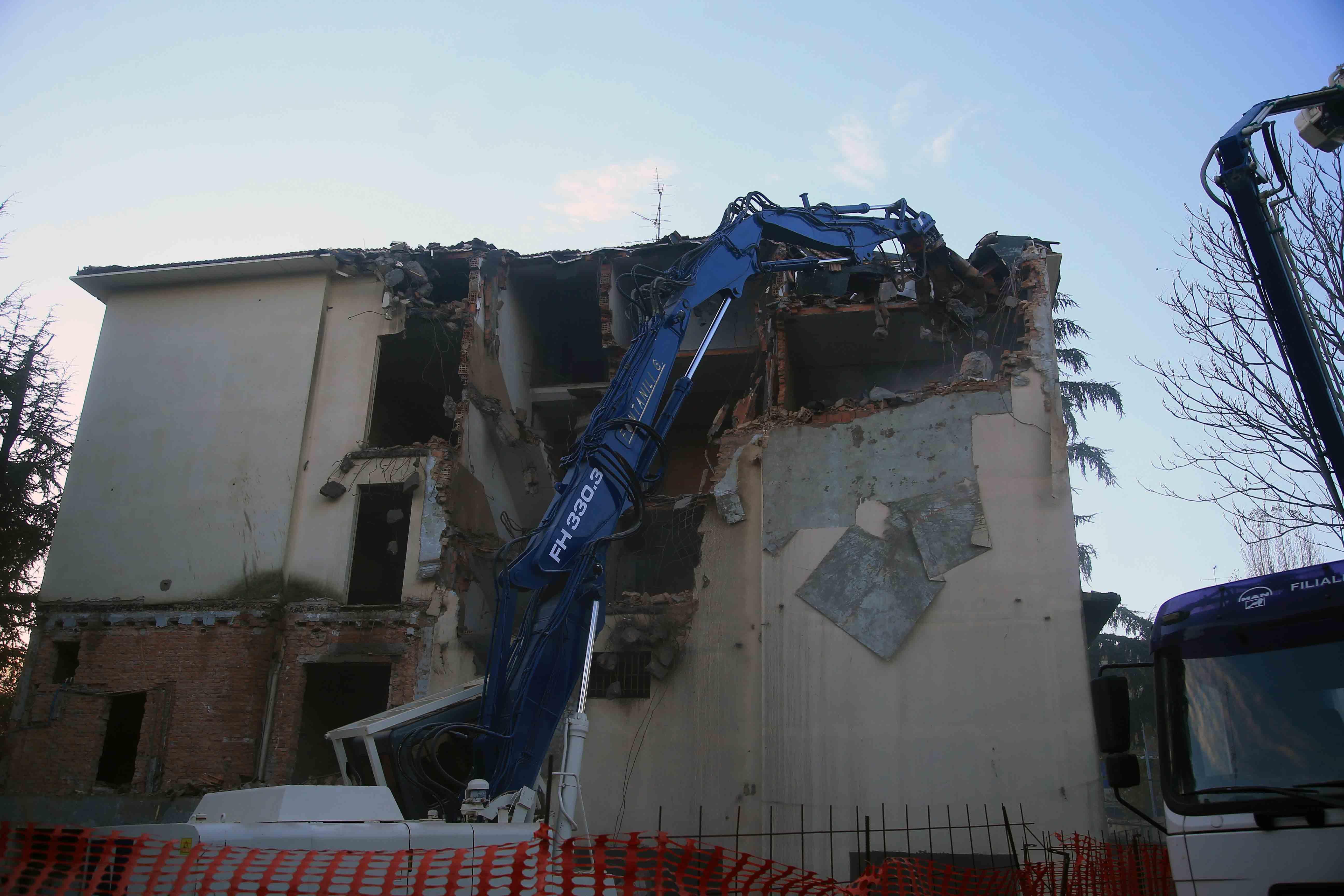 Demolito lo storico ristorante 5 Pini