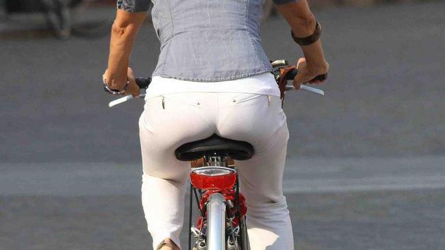 I ciclisti restano in testa