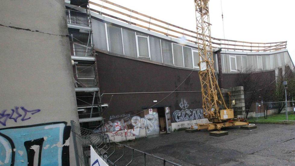 Un nuovo tetto per il Palahockey