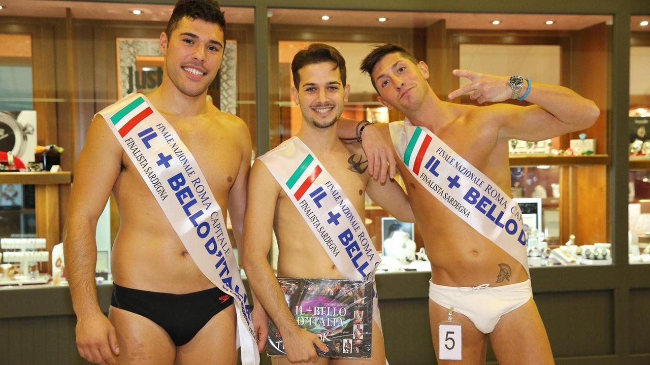 Giuseppe Giordo (al centro) ha vinto la finale regionale del concorso "Il + Bello d'Italia"