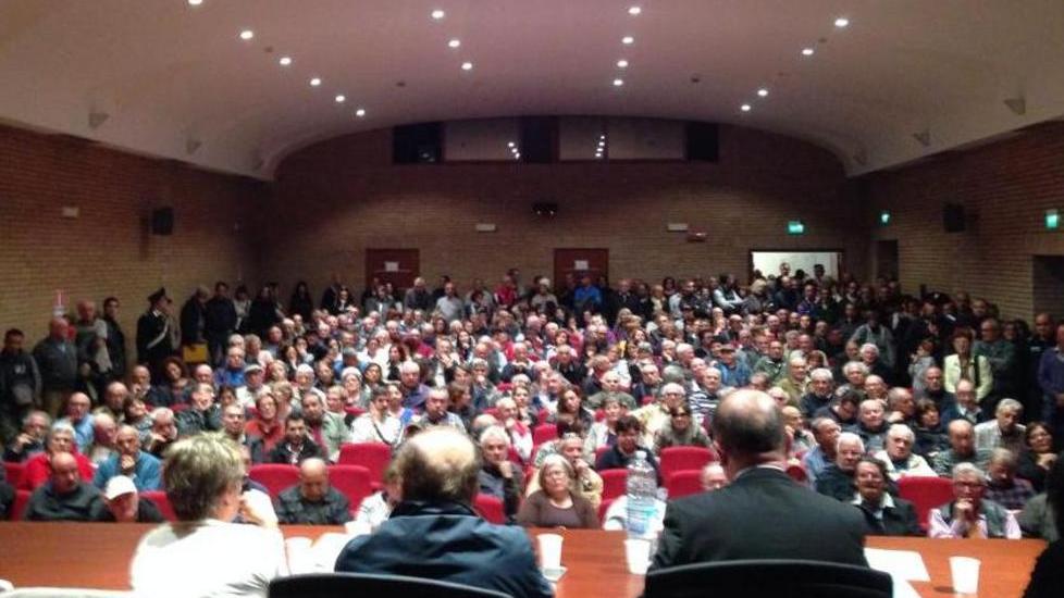 Duri attacchi contro Abbanoa «Da due anni acqua sporca»