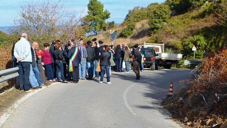 Nughedu, mobilitazione per la strada dimenticata 