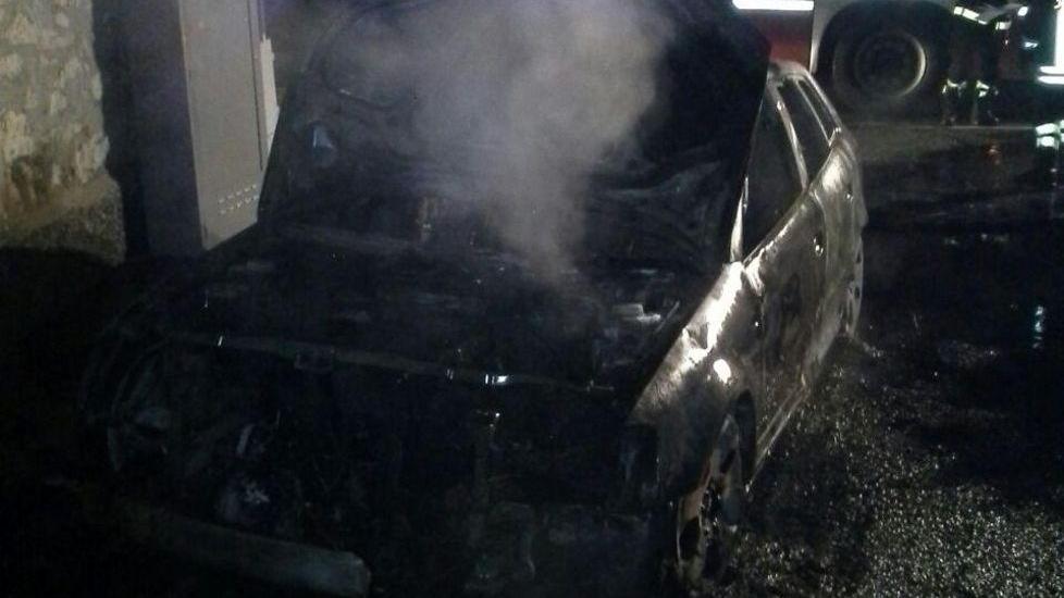 Auto prende fuoco di notte a Selva