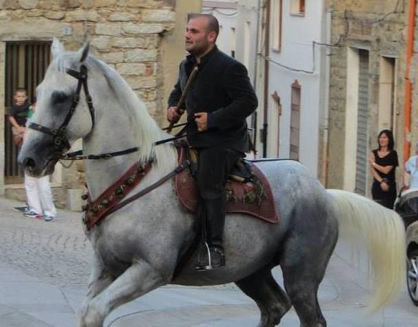 Schianto mortale, i funerali del 25enne di Orani 