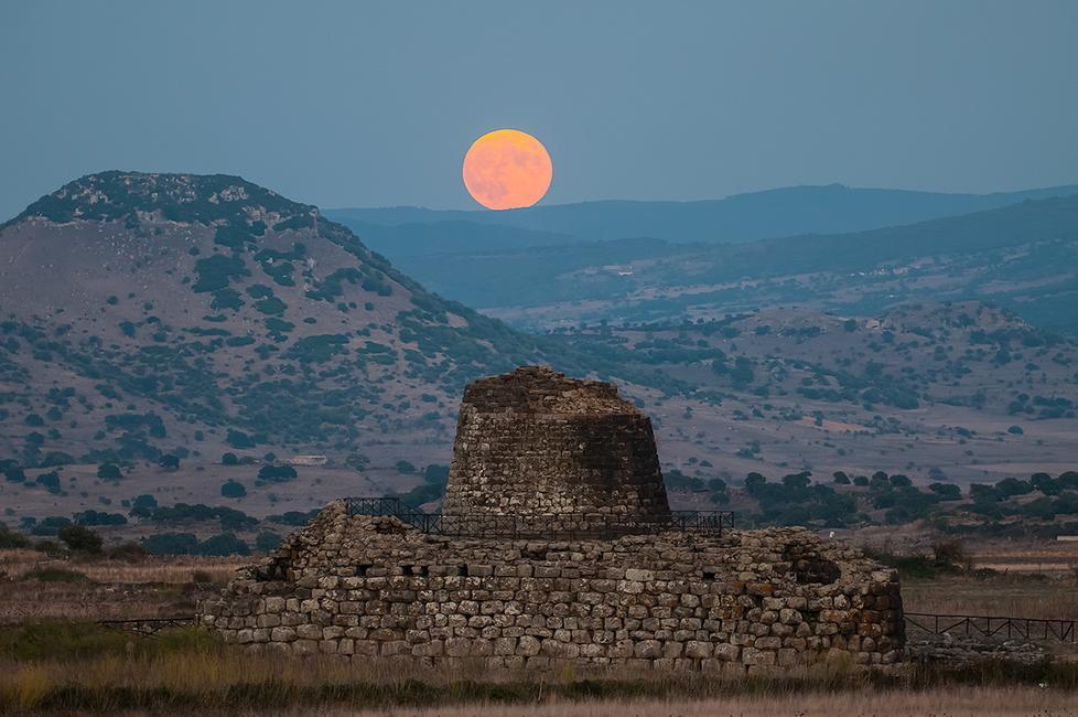 Una bella immagine del nuraghe Santu Antine di Torralba del fotografo naturalista Mauro Sanna