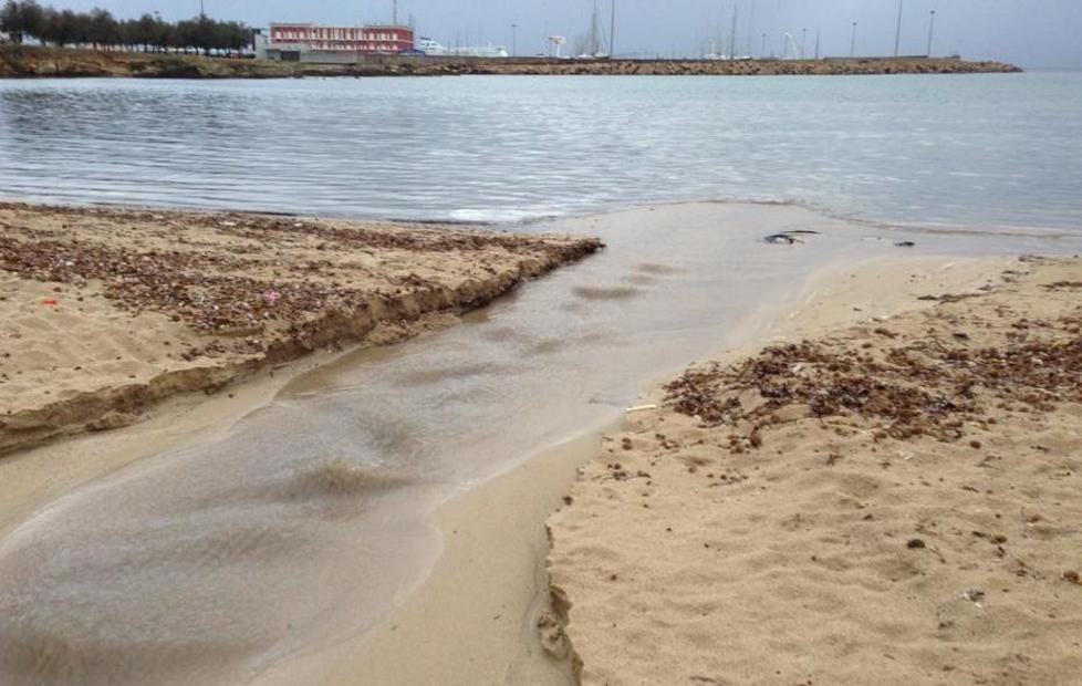 Un violento acquazzone e saltano di nuovo i tombini