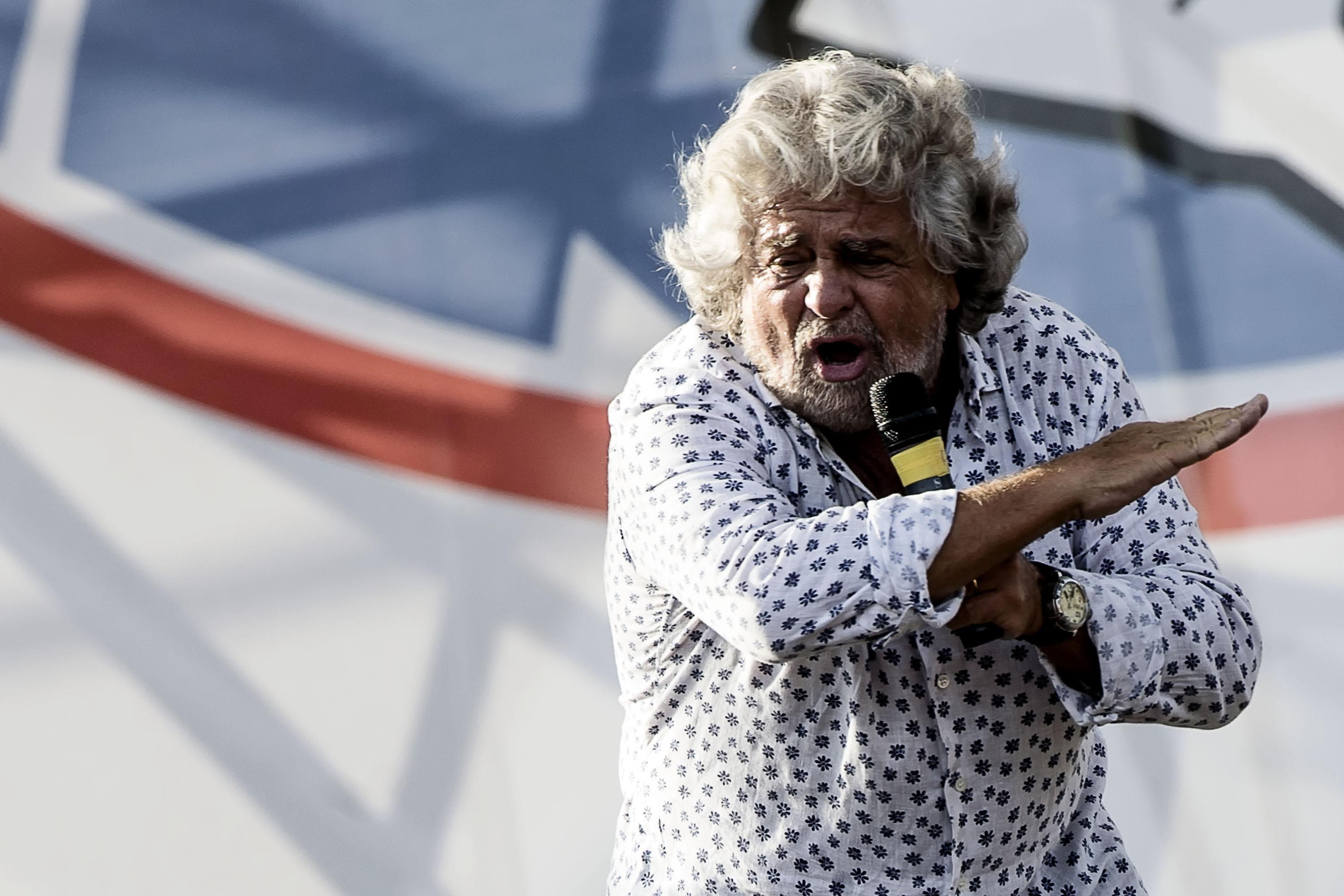 Grillo: "Solo noi senza indagati"