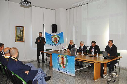 La donazione del defibrillatore (foto Pinna)