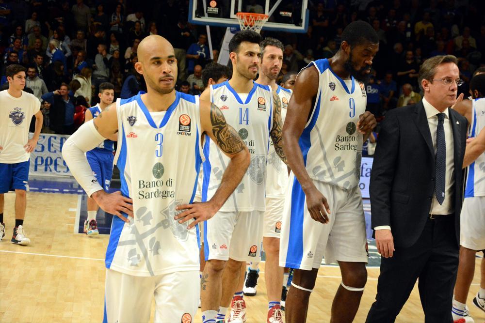 La delusione dei giocatori della Dinamo dopo la sconfitta casalinga
