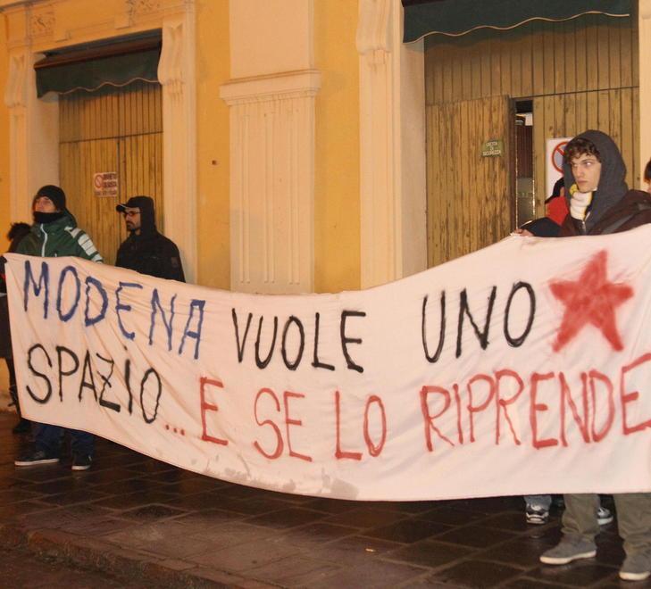 Autonomi a processo per cinema occupato «Fu un saccheggio»