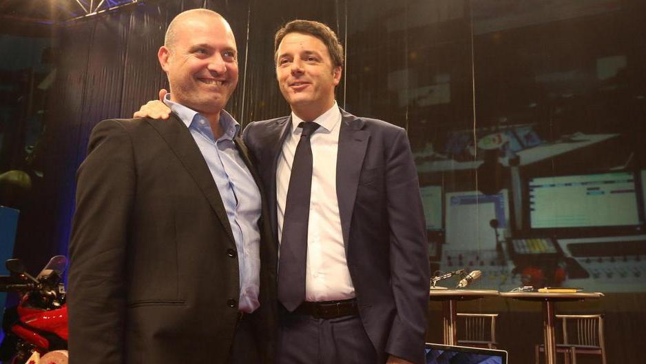 Renzi e Bonaccini alla festa finale