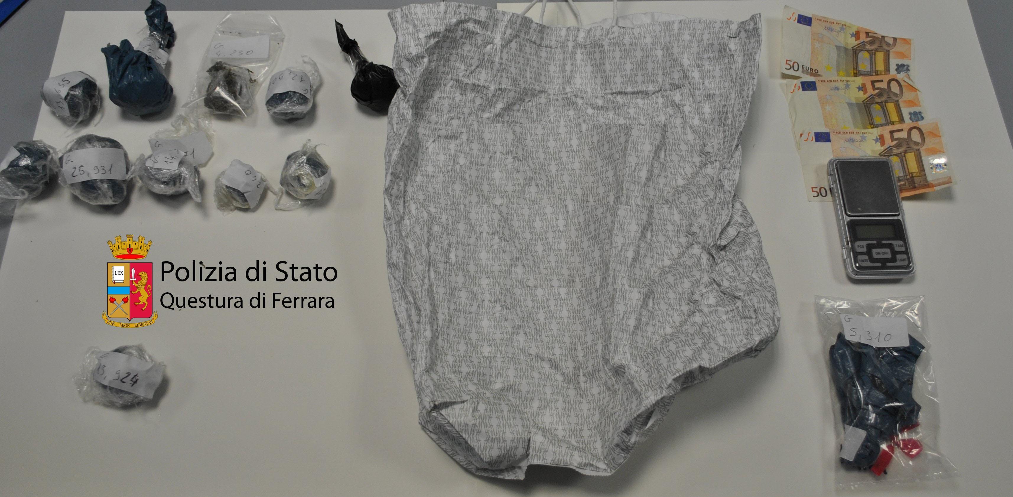 La droga sequestrata in via Carducci