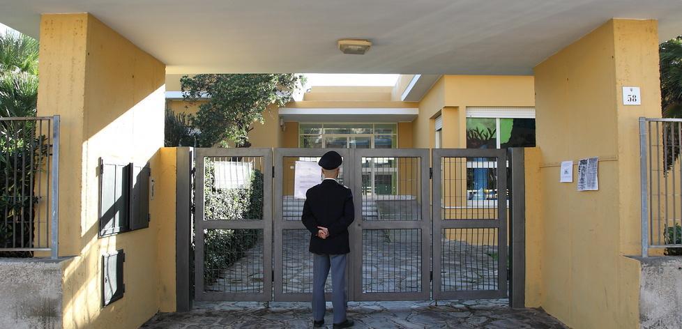 Raid vandalico alla scuola materna 