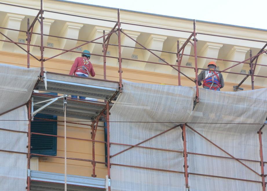 Il ponteggio comincia pian piano a sparire