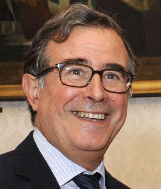 Attacca la Moretti sul web ma esagera, prof nei guai 