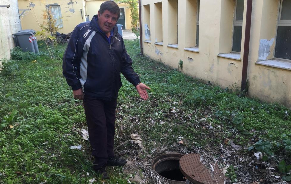 I liquami invadono il “Manconi” 