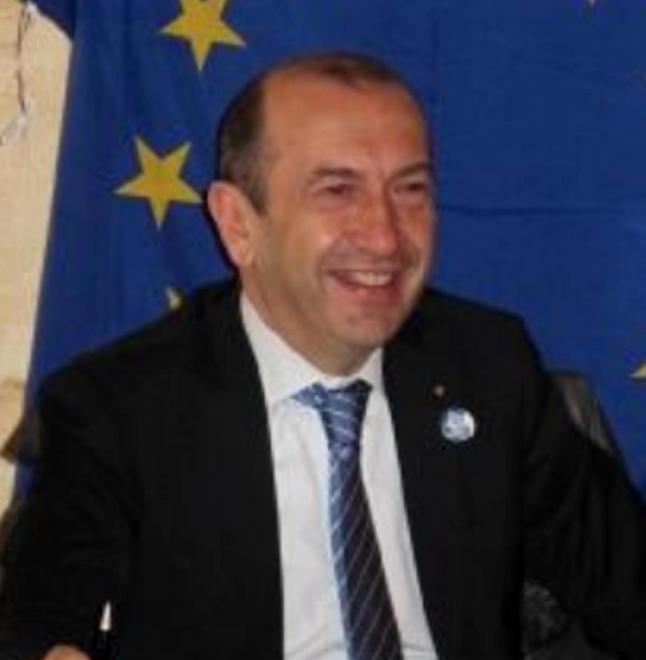 «Sprechi nella sanità e macchina più snella»