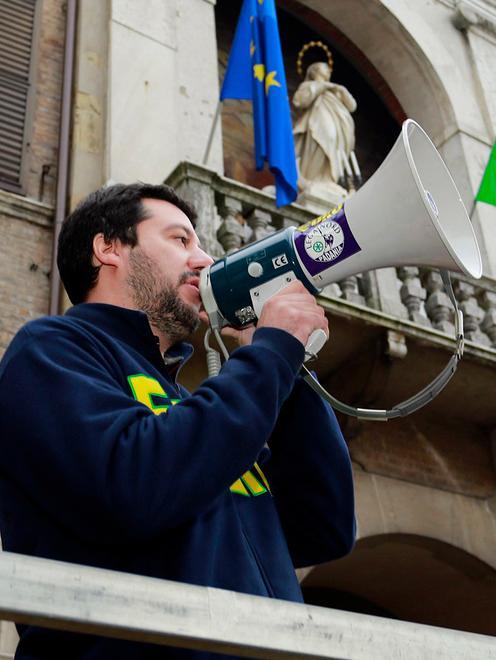 Salvini in piazza contestato dagli autonomi 